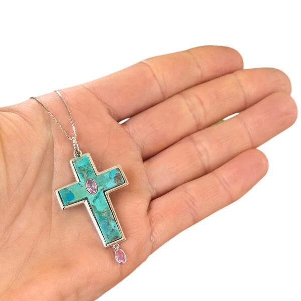 Colar pingente crucifixo turquesa detalhe safira rosa prata925