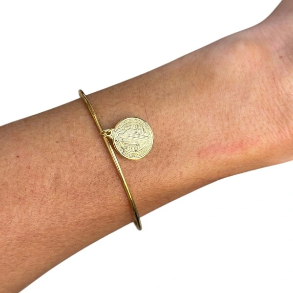 Bracelete regulável com medalha de sao bento ouro18k
