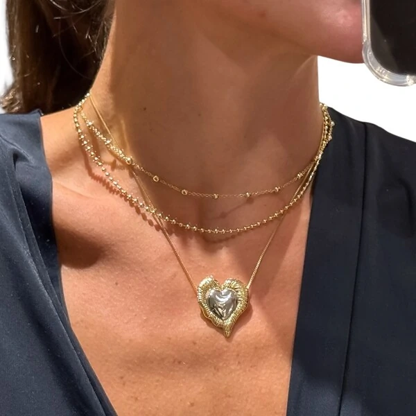 Colar coração borda trabalhada ouro18k interno rodio