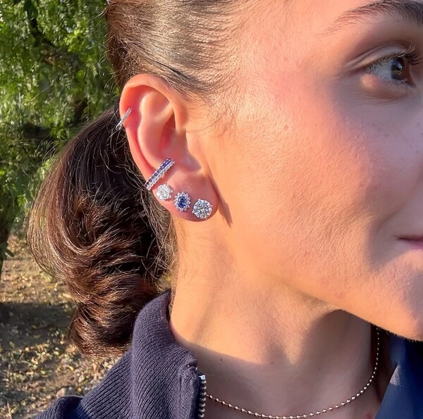 Brinco delicado Ear Hook de pressão cravejado tanzanita prata925