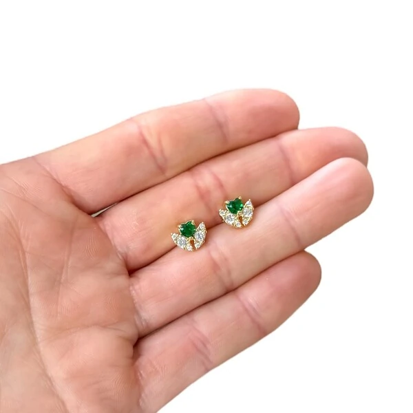 Brinco amore coração esmeralda ouro18k
