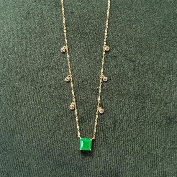 Colar joia quadrado esmeralda com correntes com pontos de luz prata925 ouro18k