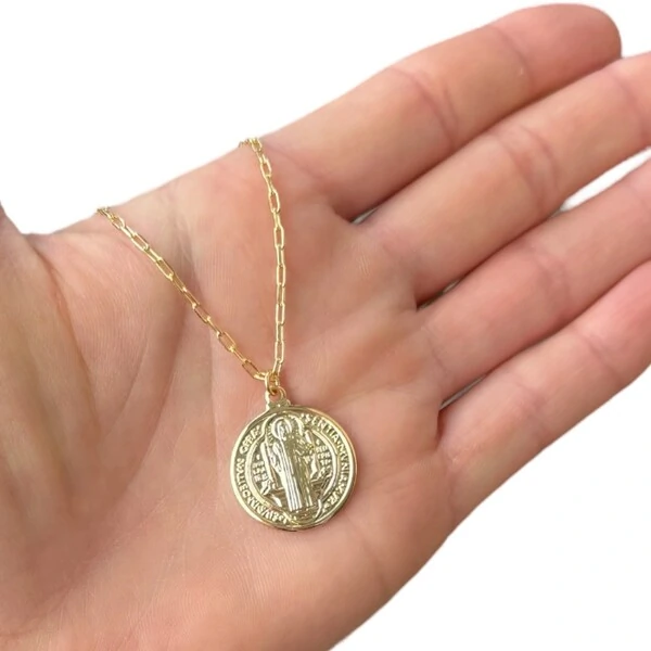 Colar corrente elos clássicos com pingente medalha de São Bento ouro18k