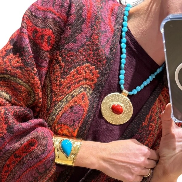 Colar boho pedra turquesa com peça maxi ouro18k