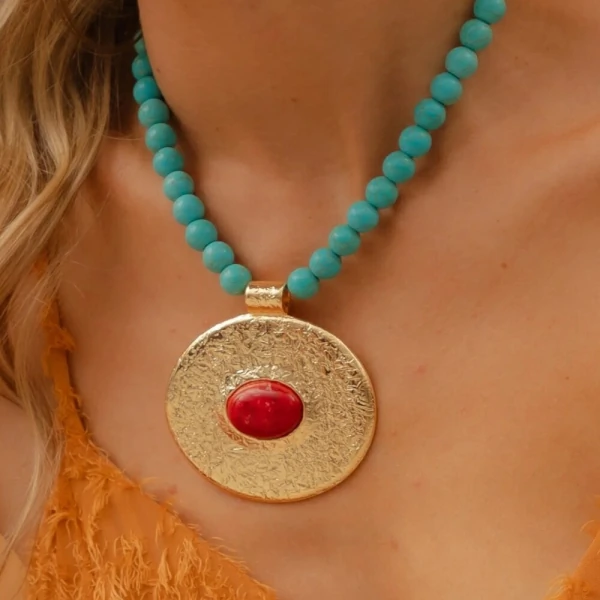 Colar boho pedra turquesa com peça maxi ouro18k