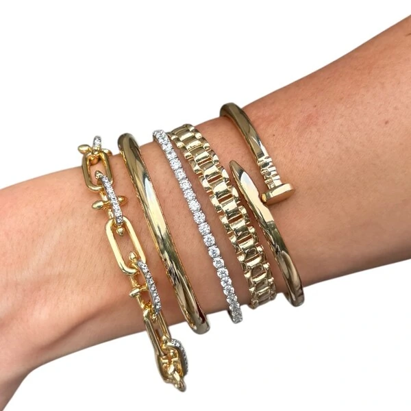 Pulseira elos clássicos pinos com cravejado ouro18k