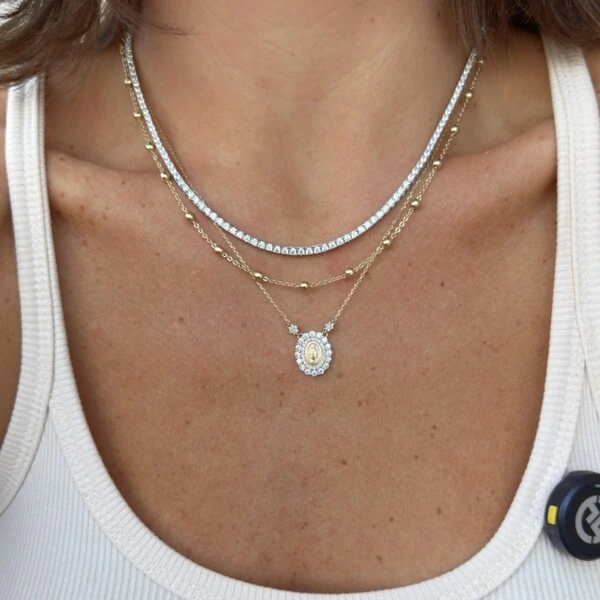 Colar joia medalha nossa senhora das graças cravação princesa e florzinhas moissanite 0.036ct(2mm)pr