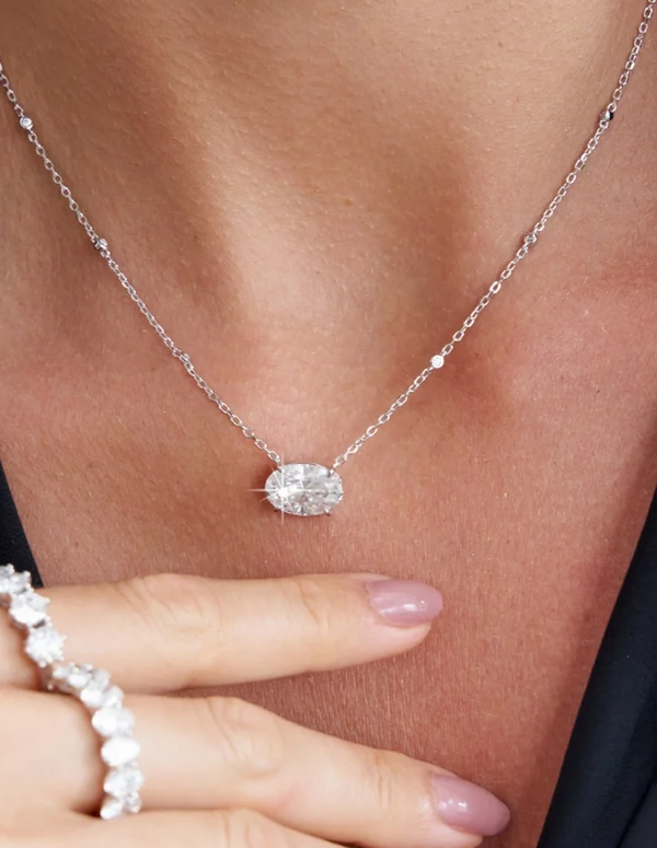 Colar joia oval deitado 4.76(8mm por 12mm) moissanite corrente com solitários prata925