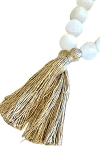 Colar Decorativo em Esferas de Selenita e Tassel de Seda