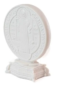 Medalha São Bento com Pedestal 18 cm