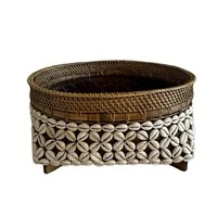 Cesto Redondo em Rattan com Conchas