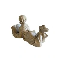 Escultura Decorativa Menino Lendo em Polirresina
