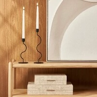 Kit Castiçais de Metal Preto com Design Ondulado