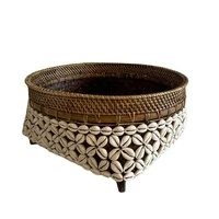 Cesto Redondo em Rattan com Conchas