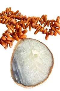 Colar Decorativo em Resina Terracota e Chapa de Ágata