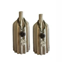 Vaso Decorativo em Cerâmica Cinza com Colar Artesanal em Pedra Natural