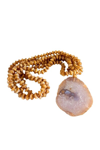 Foto Colar Decorativo Âmbar em Resina e Chapa de Ágata