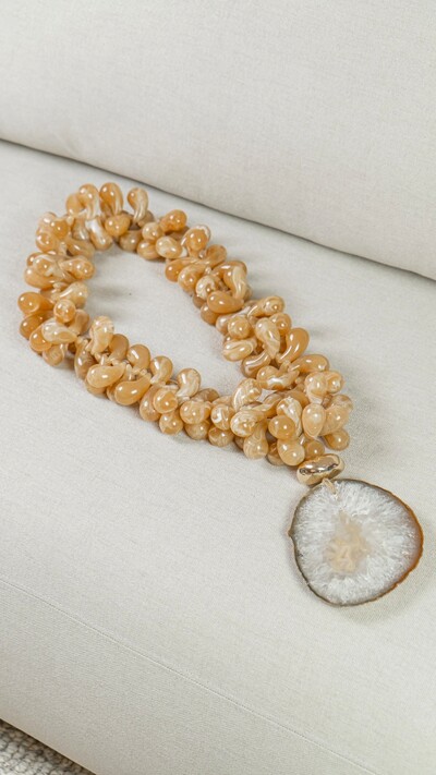 Foto Colar de Mesa em Ágata e Gotas de Resina