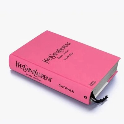 FotoLivro Yves Saint Laurent, Catwalk, Thames & Hudson