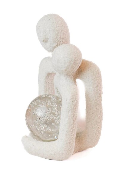 FotoEscultura Casal em Polirresina com Esfera de Vidro