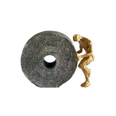 Foto Escultura Decorativa Homem com Círculo de Pedra