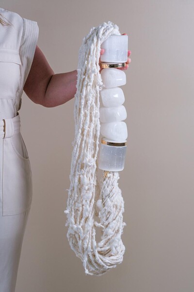 Foto Colar Decorativo em Quartzo Branco e Selenita no fio de Seda Primitivo