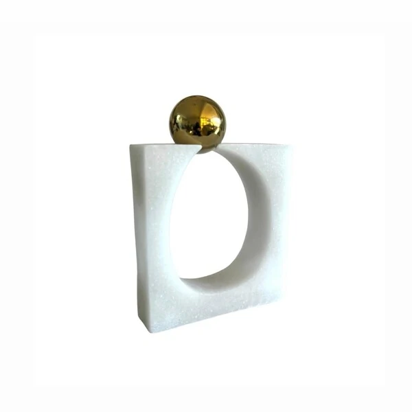 Escultura Decorativa Contemporânea com Esfera Dourada