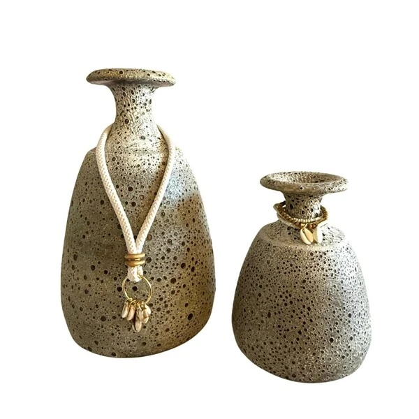 Vaso Decorativo em Cerâmica com Colar de Conchinhas