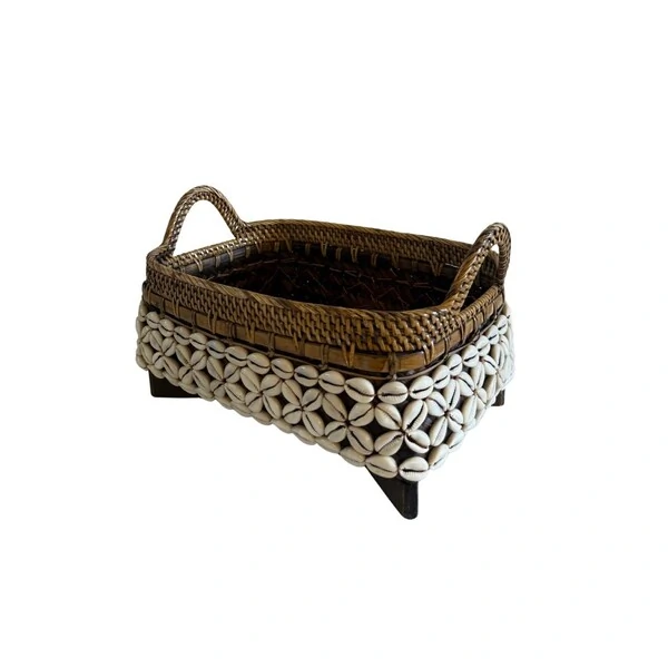 Cesto Decorativo em Rattan com Conchas