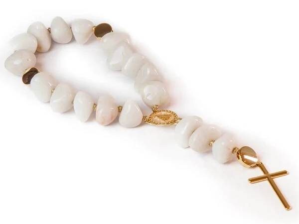 Colar Terço Decorativo em Quartzo Branco e Medalha de Nossa Senhora Aparecida