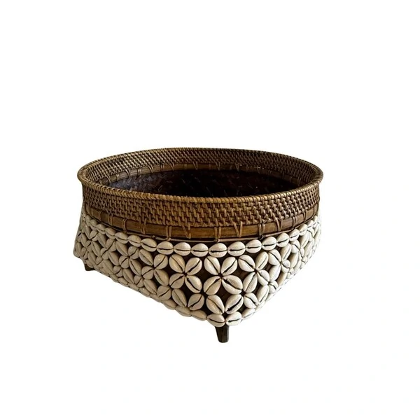 Cesto Redondo em Rattan com Conchas