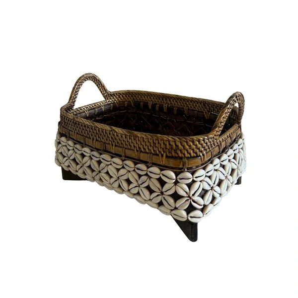 Cesto Decorativo em Rattan com Conchas
