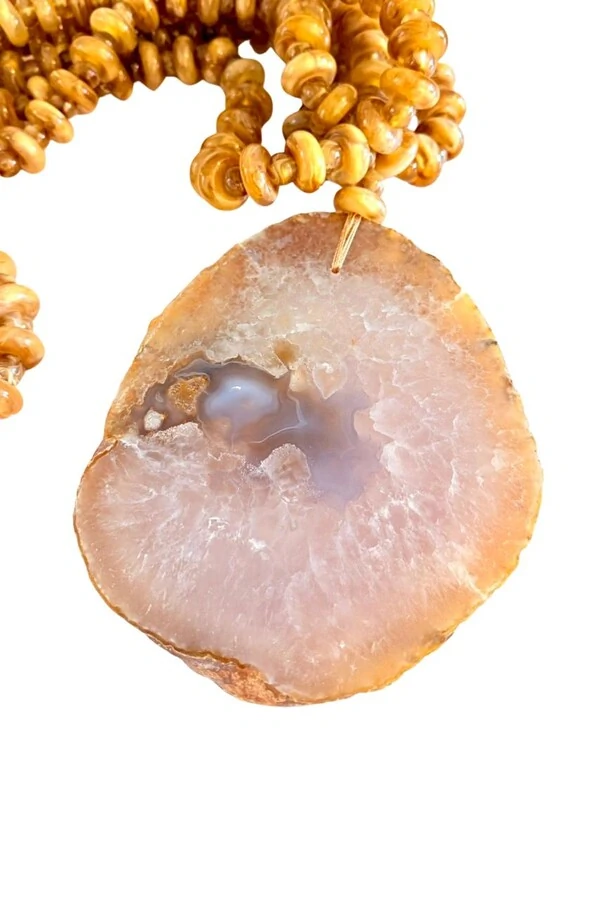 Colar Decorativo Âmbar em Resina e Chapa de Ágata