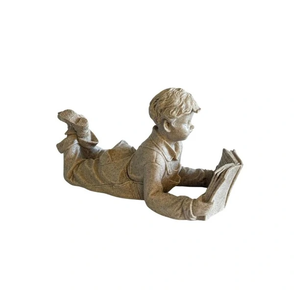 Escultura Decorativa Menino Lendo em Polirresina