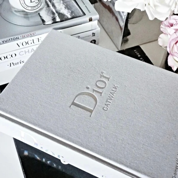 Livro Dior, Catwalk, Thames & Hudson