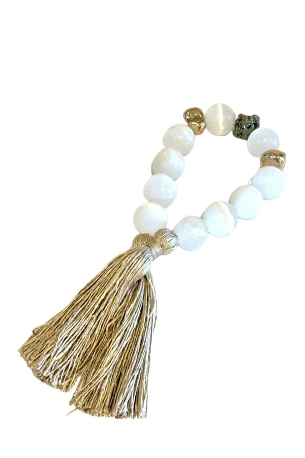 Colar Decorativo em Esferas de Selenita e Tassel de Seda
