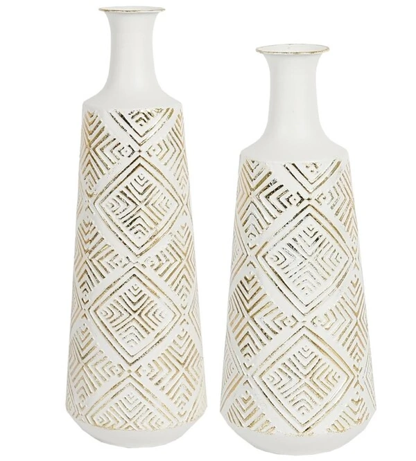 Vaso Decorativo em Metal Branco com Relevo Dourado