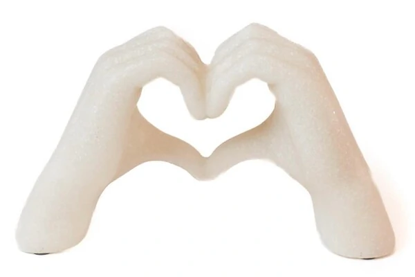 Escultura Mãos Coração em Mármore