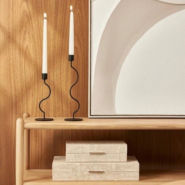 Kit Castiçais de Metal Preto com Design Ondulado