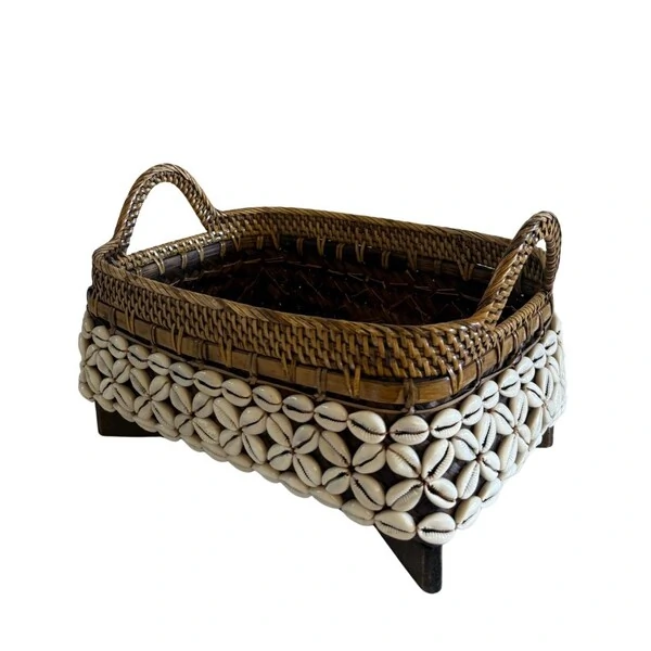 Cesto Decorativo em Rattan com Conchas