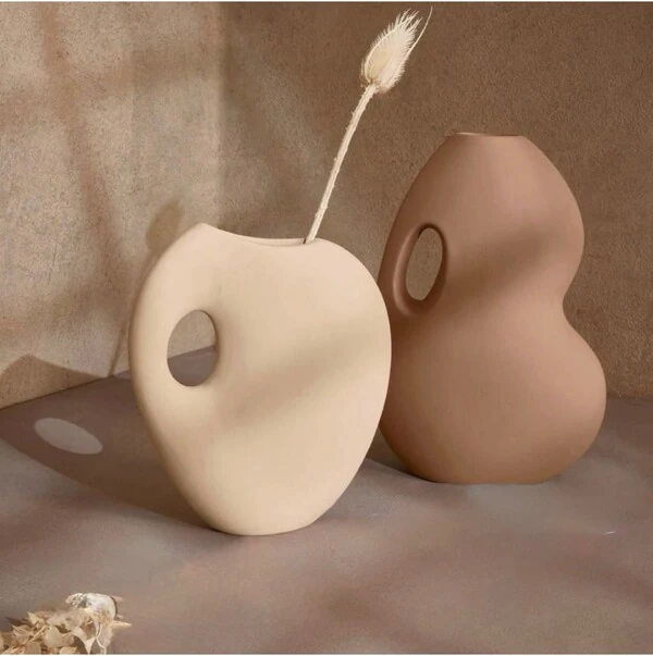 Vaso Decorativo em Cerâmica Formato Orgânico com Vazado