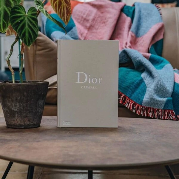 Livro Dior, Catwalk, Thames & Hudson