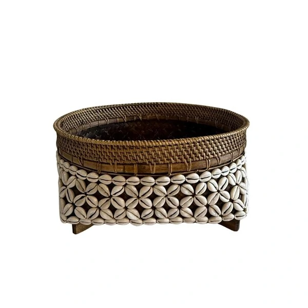 Cesto Redondo em Rattan com Conchas