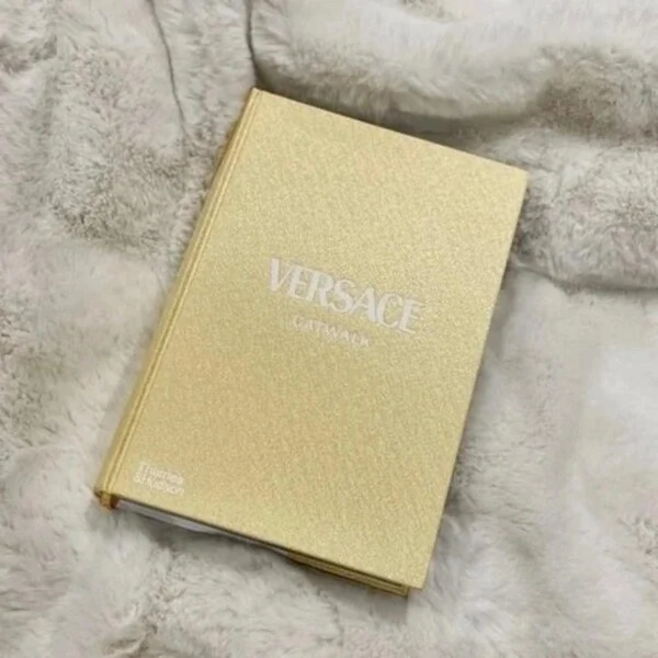 Livro Versace, Catwalk, Thames & Hudson