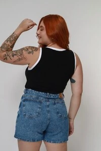 Short Mom Jeans Over Marmorizado