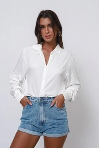 Short Mom Jeans Over Marmorizado