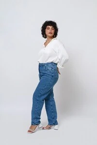 Calça Mom Jeans Fit