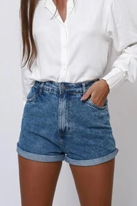 Short Mom Jeans Over Marmorizado