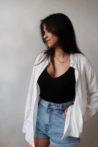 Short Mom Jeans Over Marmorizado
