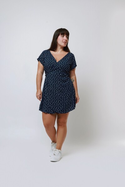 Foto Vestido Curto Envelope Poá Viscose